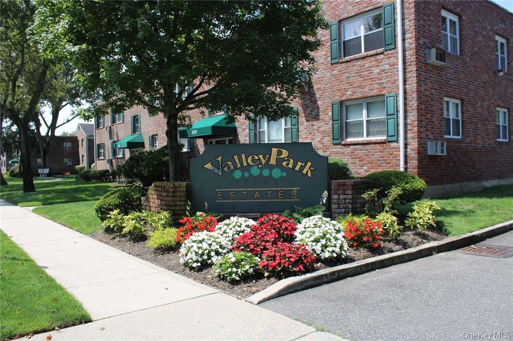 1065 Fenwood Drive # 2nd floor, Valley Stream, NY 11580