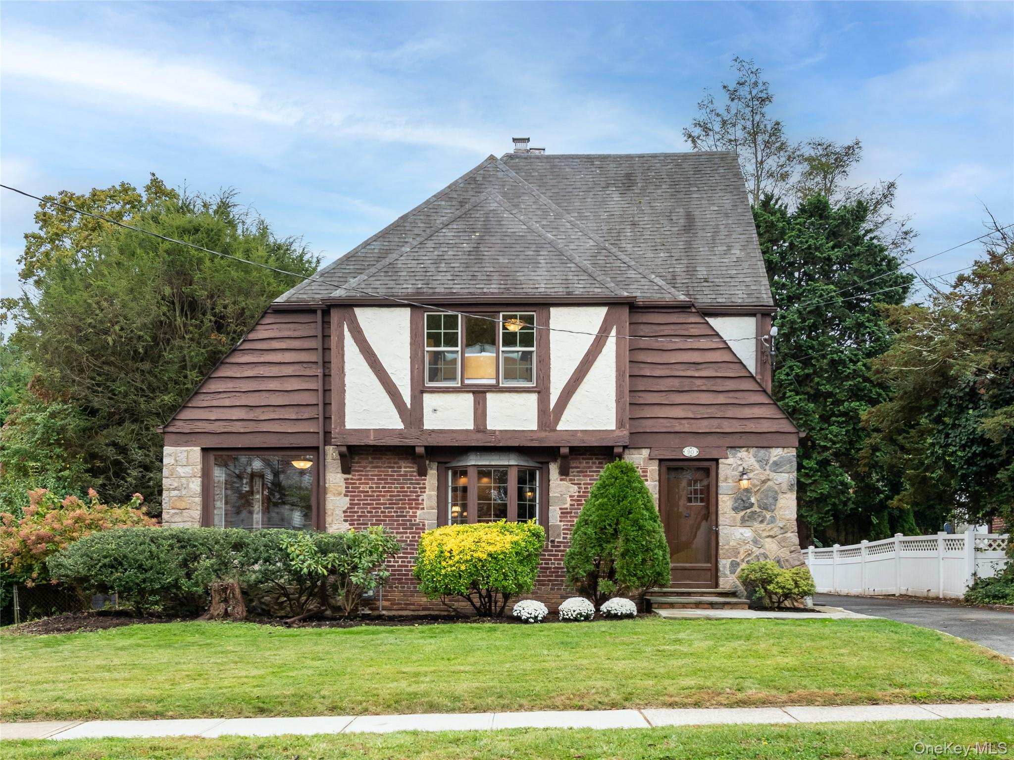 90 Gaynor Avenue, Manhasset, NY 11030