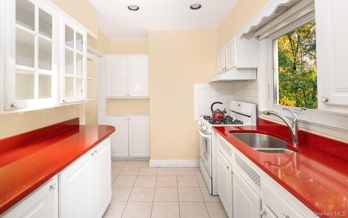 77 Washington Avenue, Dobbs Ferry, NY 10522