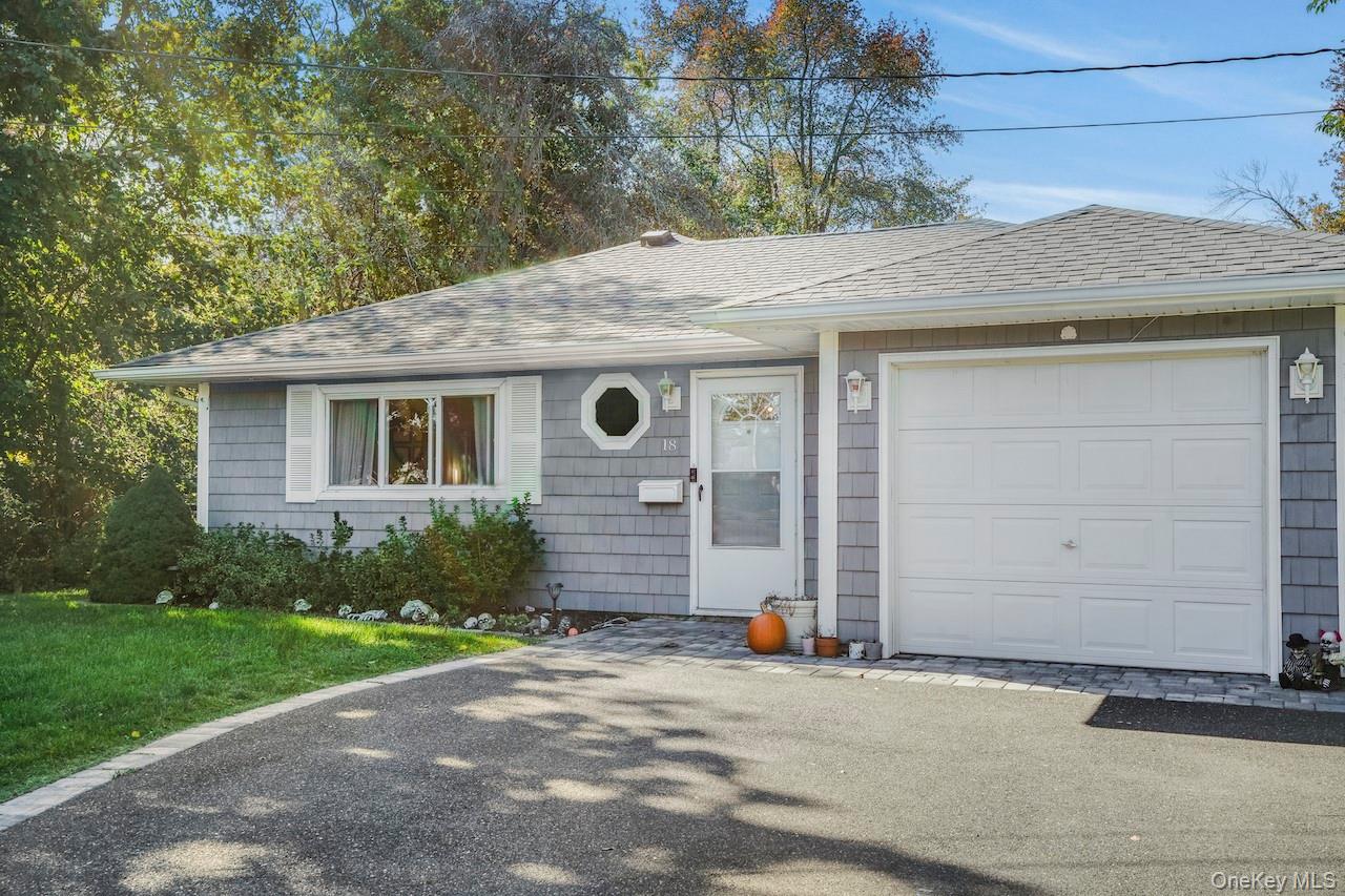 18 Thorburn Avenue, Patchogue, NY 11772