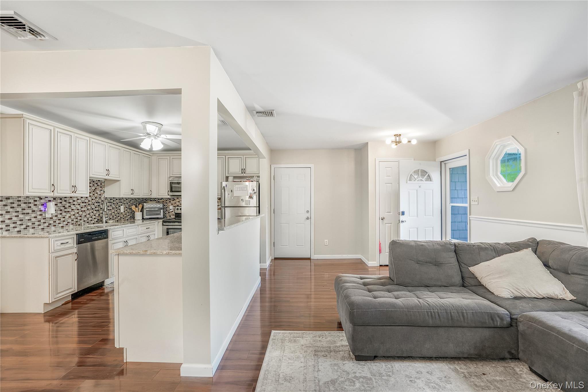 18 Thorburn Avenue, Patchogue, NY 11772