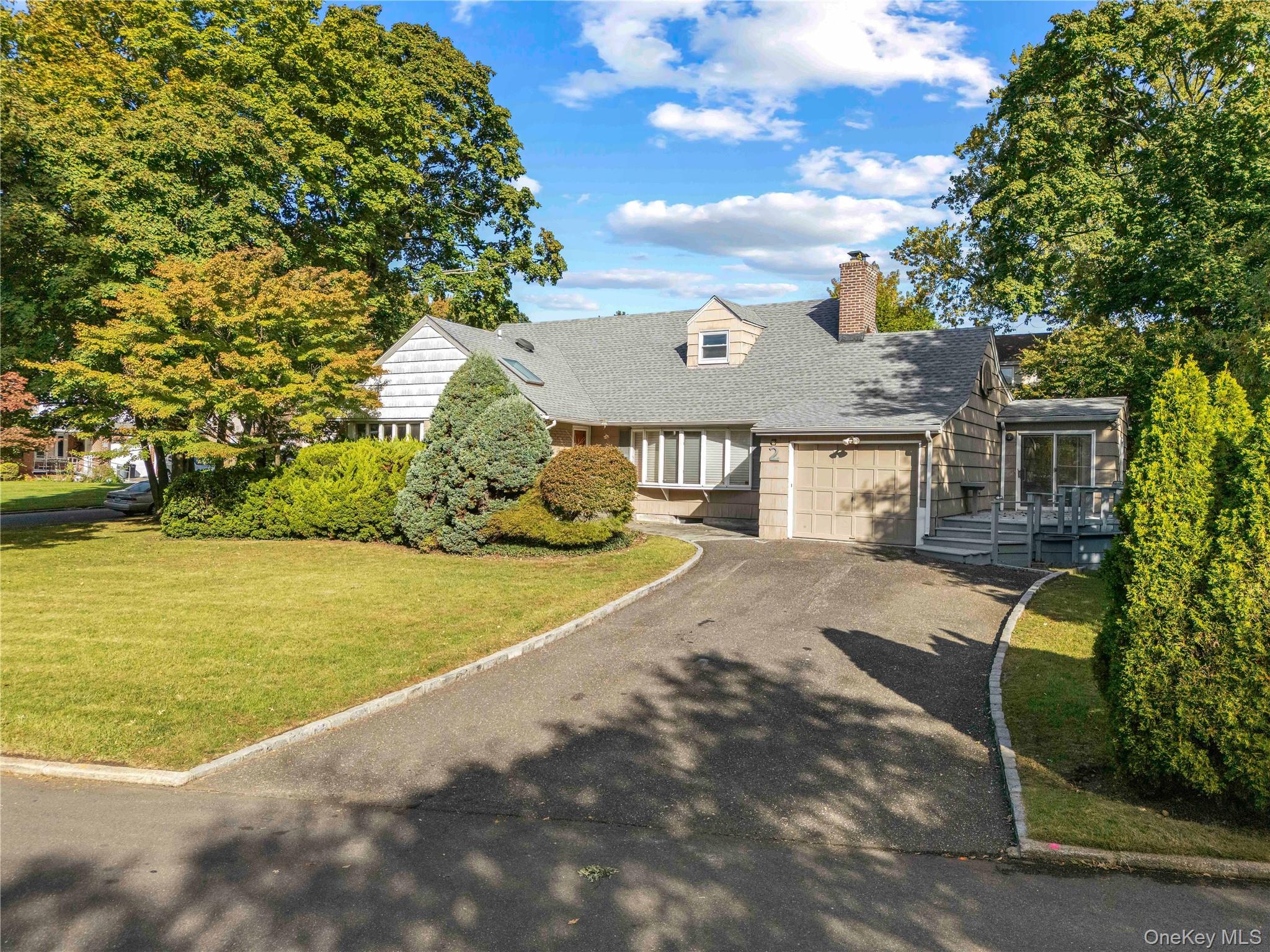 2 Dale Carnegie Court, Great Neck, NY 11020