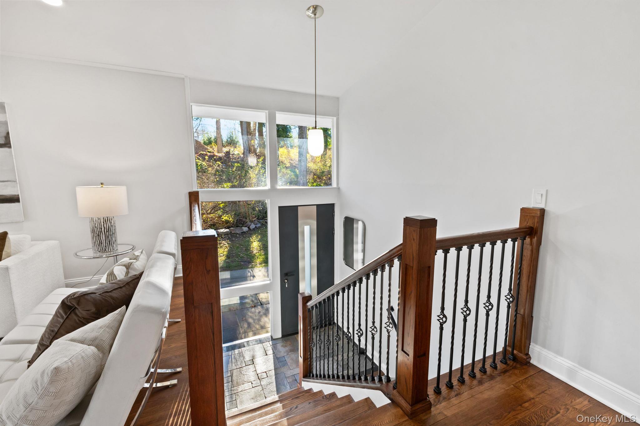 153 Deerfield Lane N, Pleasantville, NY 10570