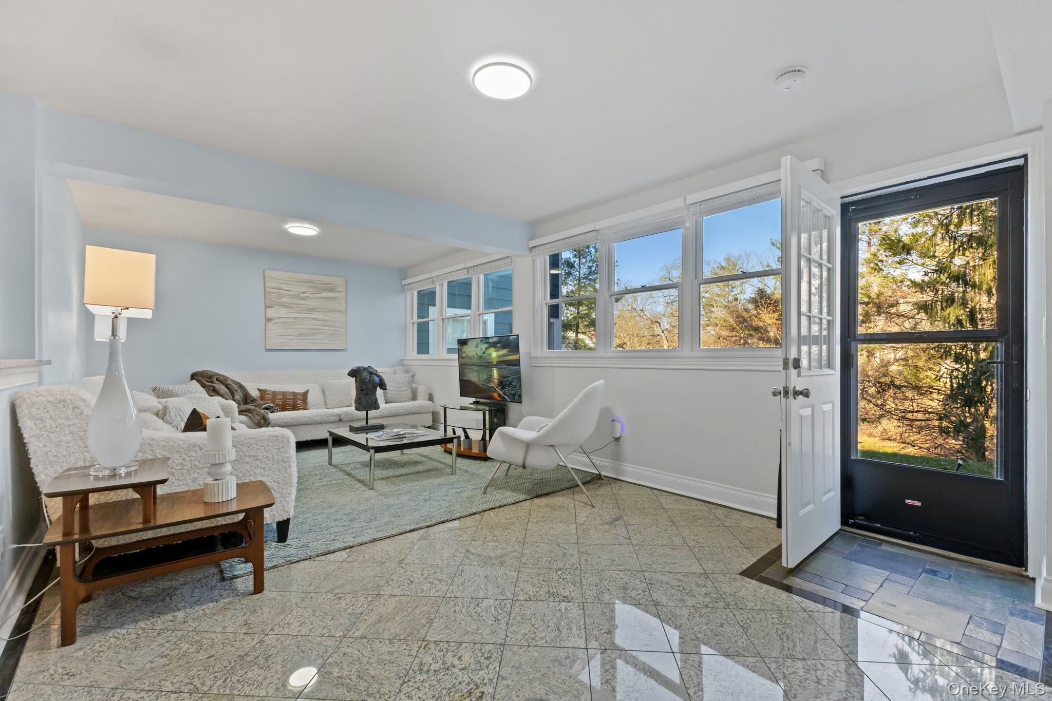 153 Deerfield Lane N, Pleasantville, NY 10570