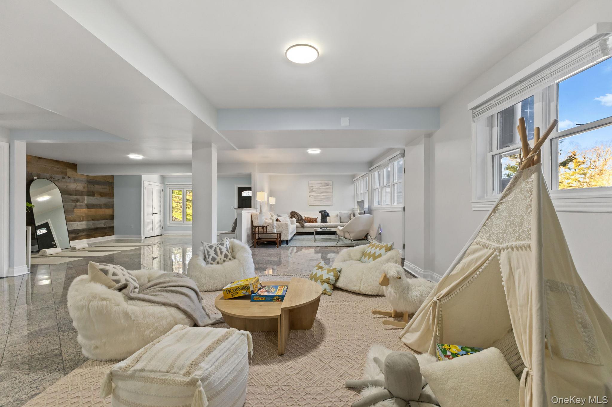 153 Deerfield Lane N, Pleasantville, NY 10570