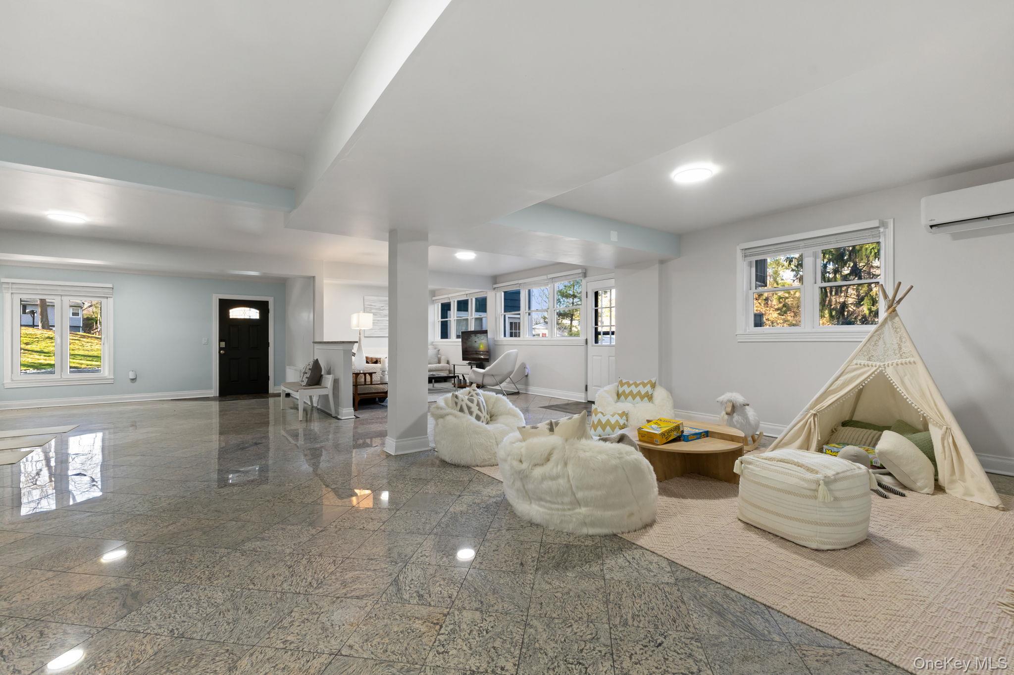 153 Deerfield Lane N, Pleasantville, NY 10570