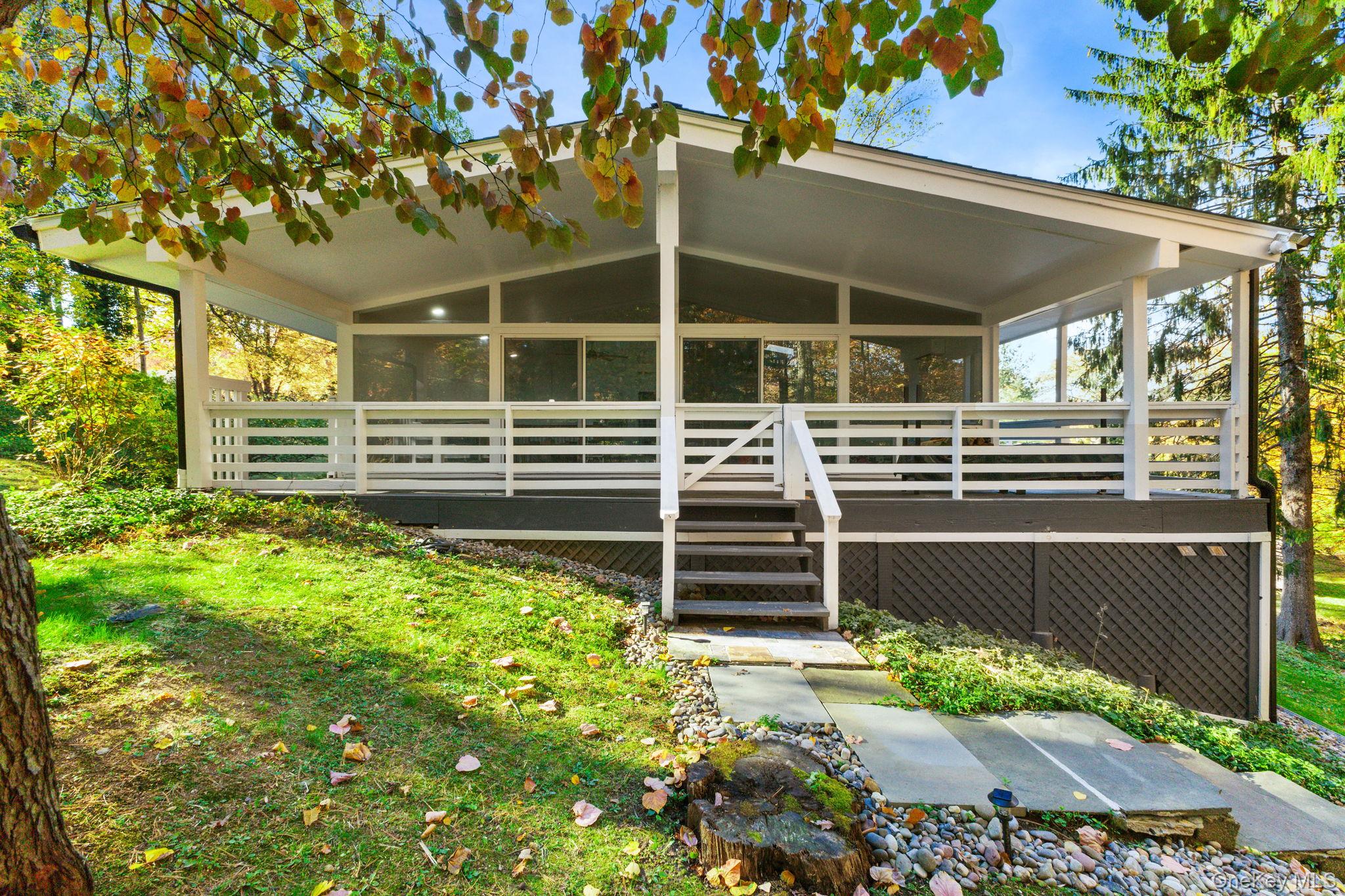 153 Deerfield Lane N, Pleasantville, NY 10570