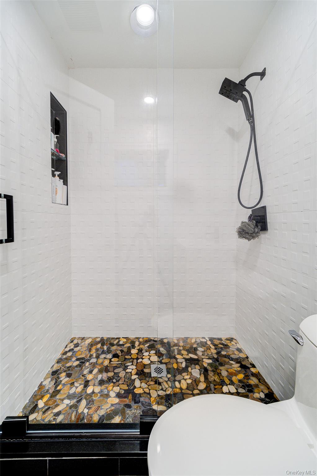 4 Ayr Court, Airmont, NY 10901