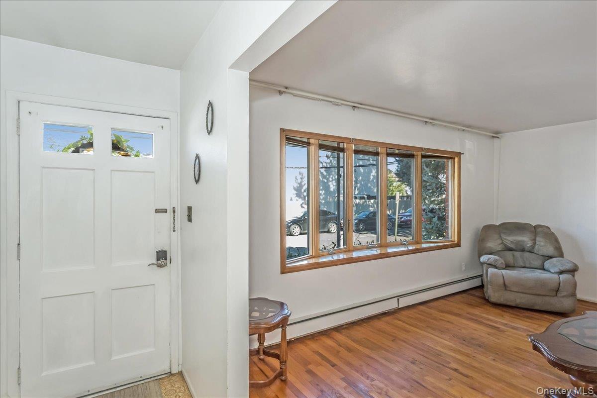 12 Roxy Place, Lynbrook, NY 11563