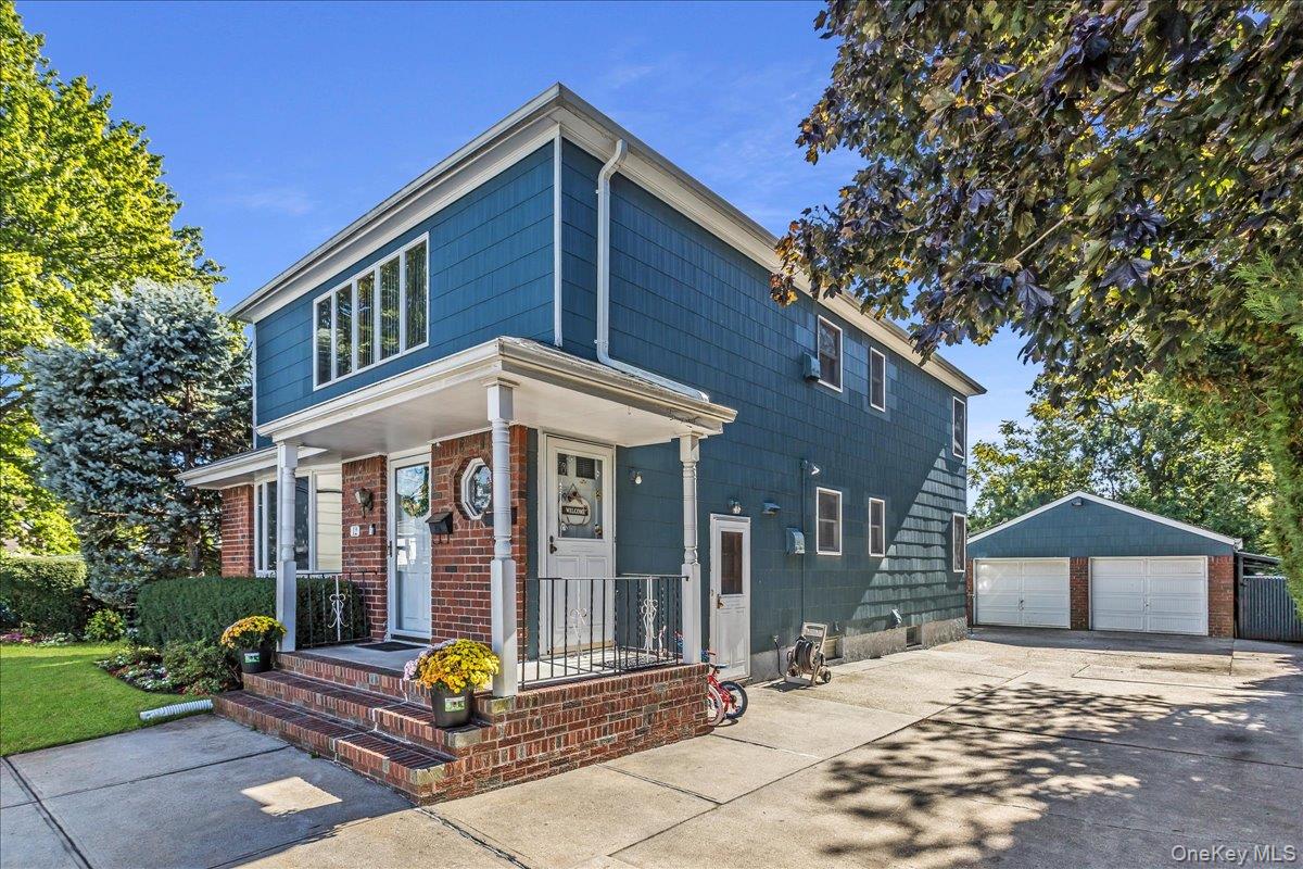 12 Roxy Place, Lynbrook, NY 11563