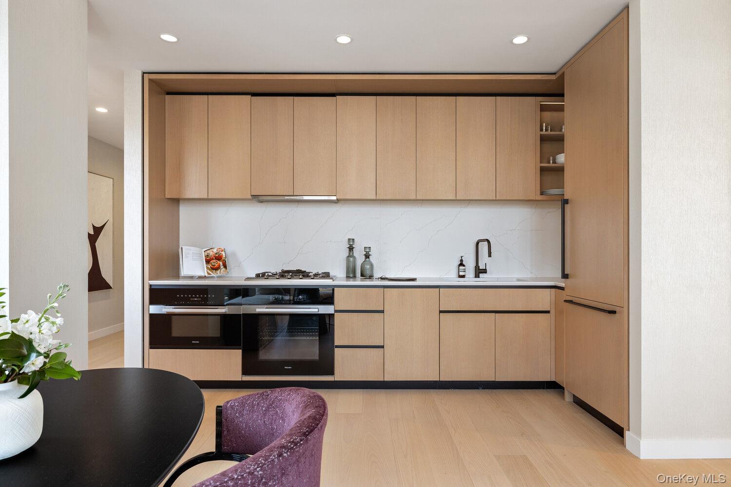 480 KENT Avenue # 18F, Brooklyn, NY 11249