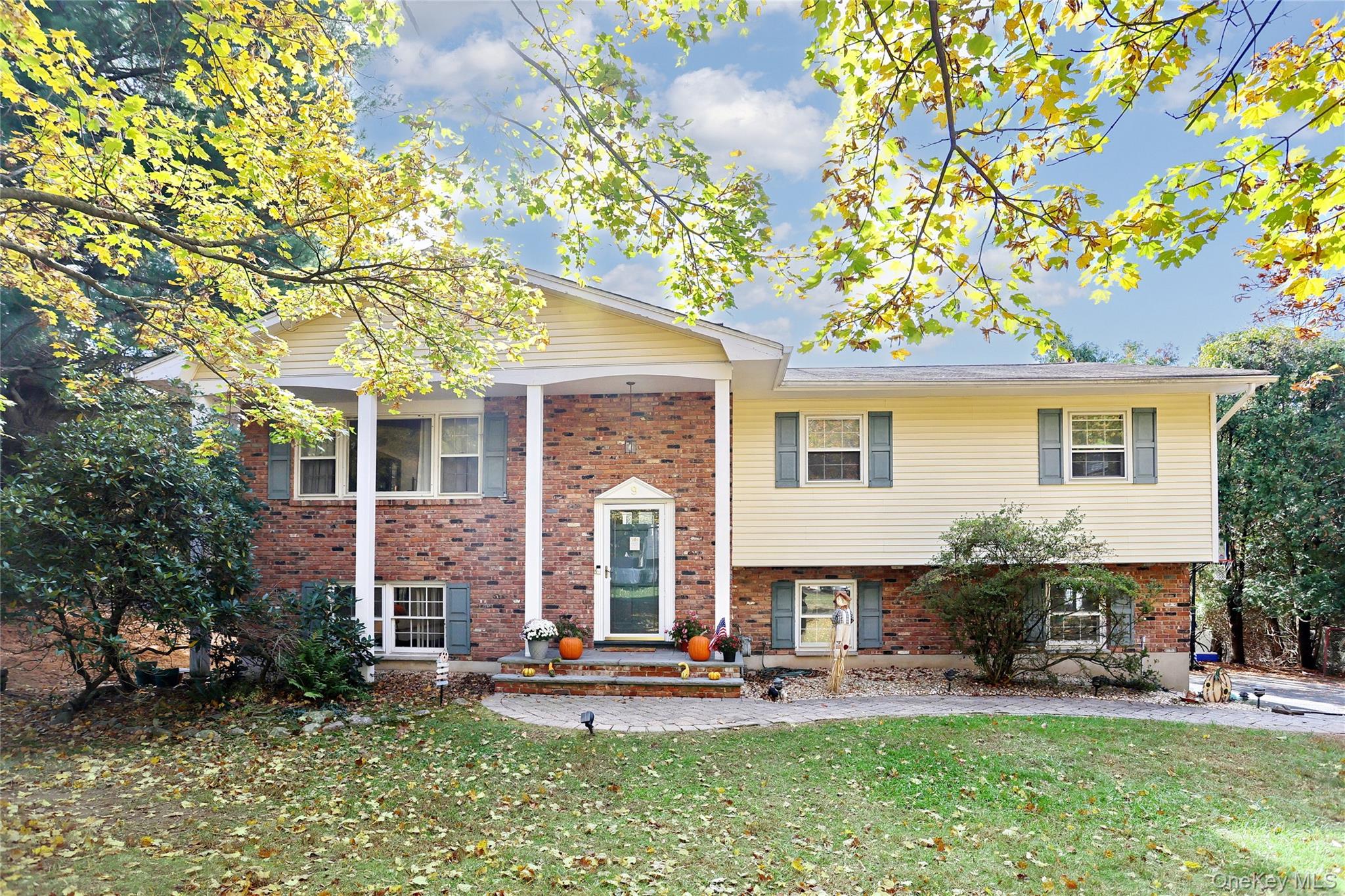 9 S Amundsen Lane, Airmont, NY 10901