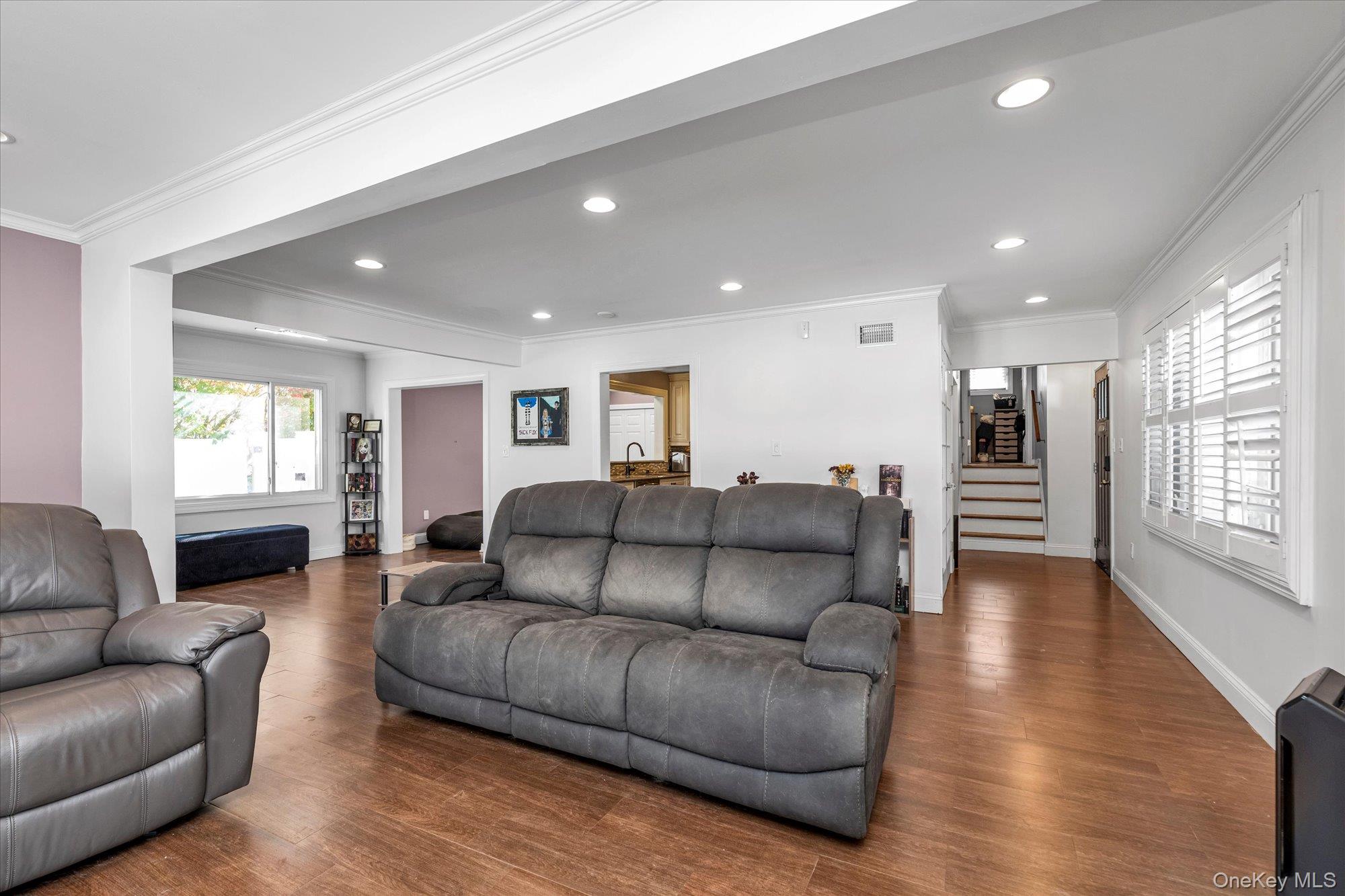 528 Carpenter Avenue, Oceanside, NY 11572