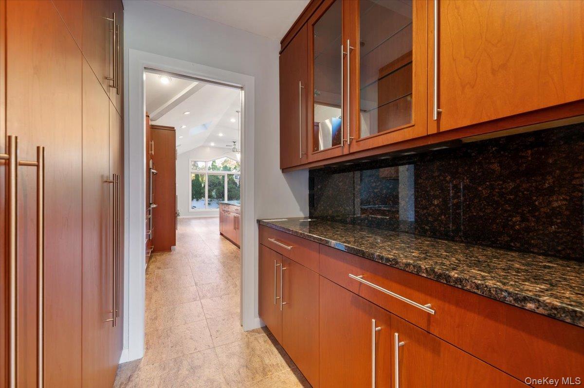 25 Belmont Drive W, Roslyn Heights, NY 11577