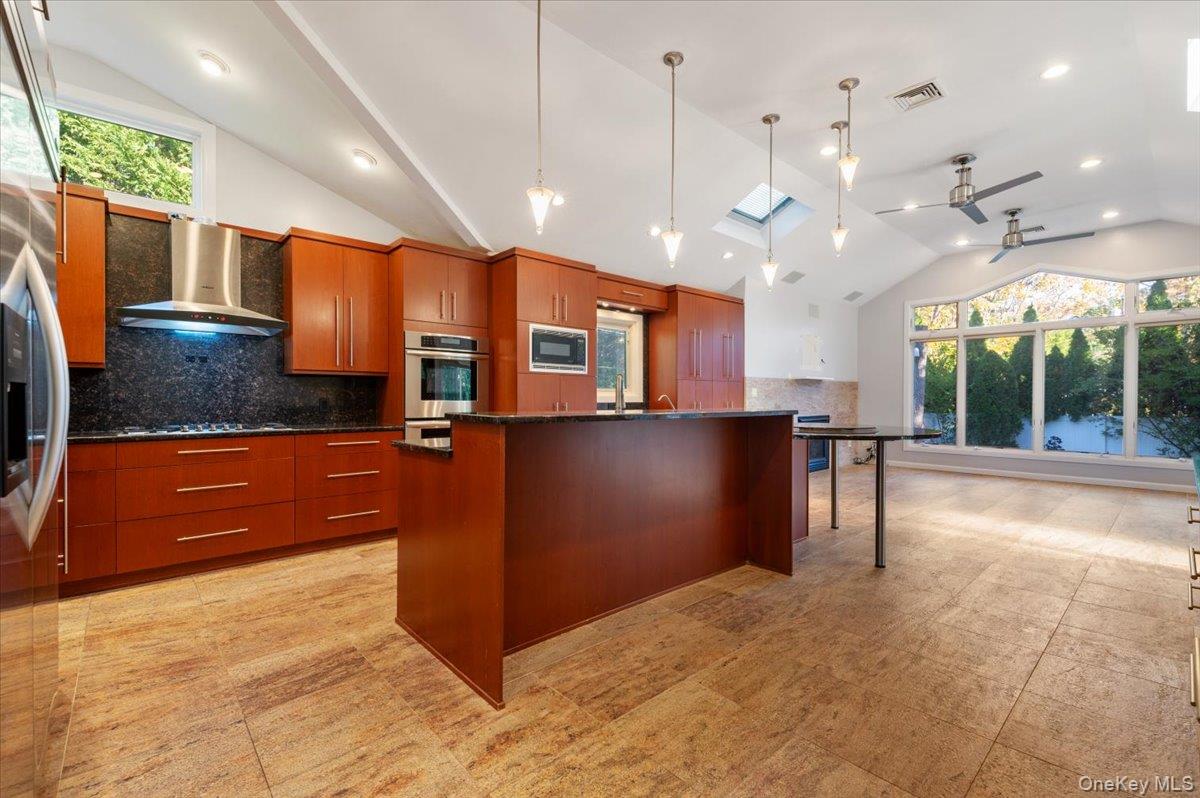 25 Belmont Drive W, Roslyn Heights, NY 11577