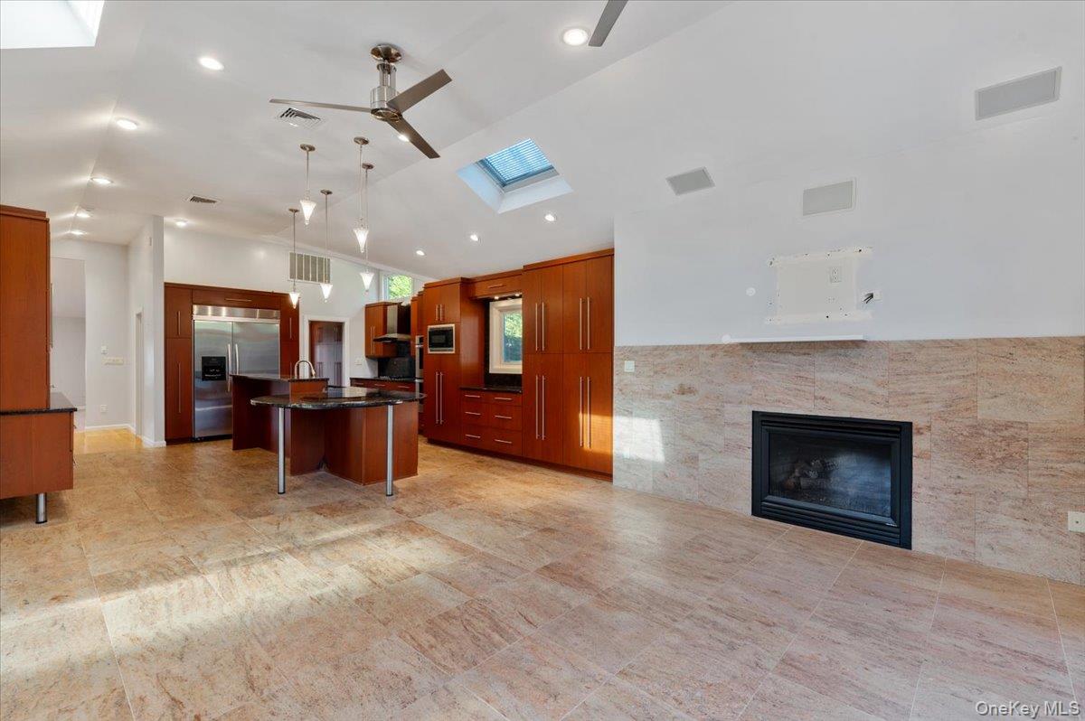 25 Belmont Drive W, Roslyn Heights, NY 11577