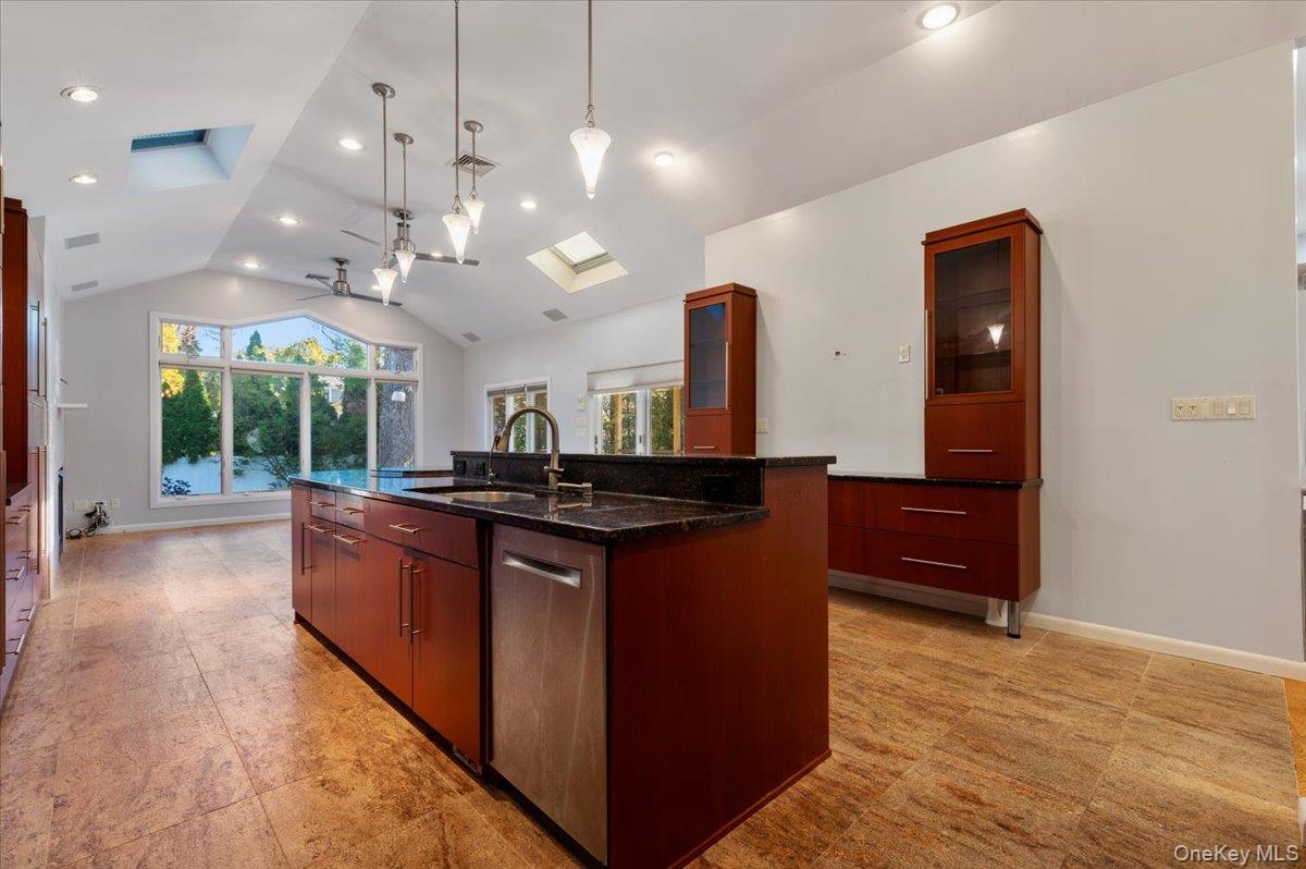 25 Belmont Drive W, Roslyn Heights, NY 11577