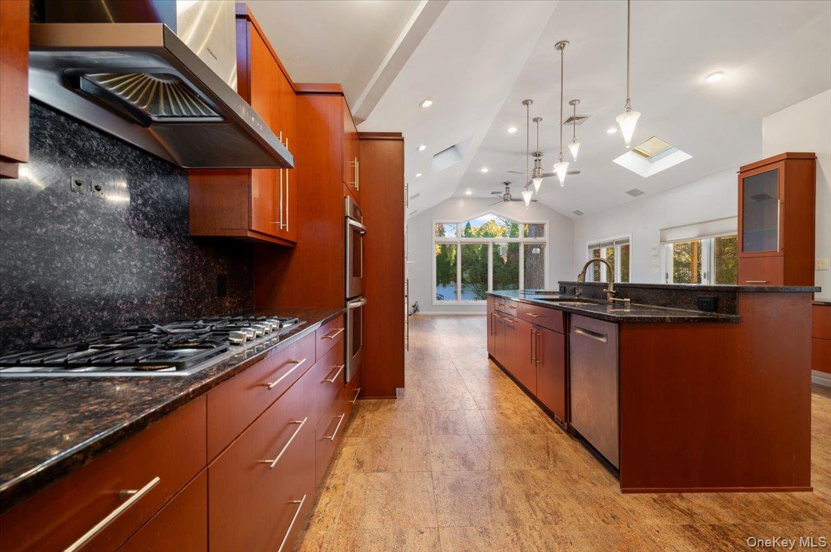 25 Belmont Drive W, Roslyn Heights, NY 11577