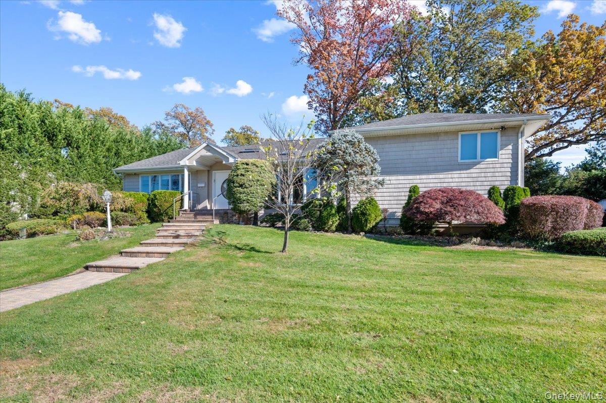 25 Belmont Drive W, Roslyn Heights, NY 11577