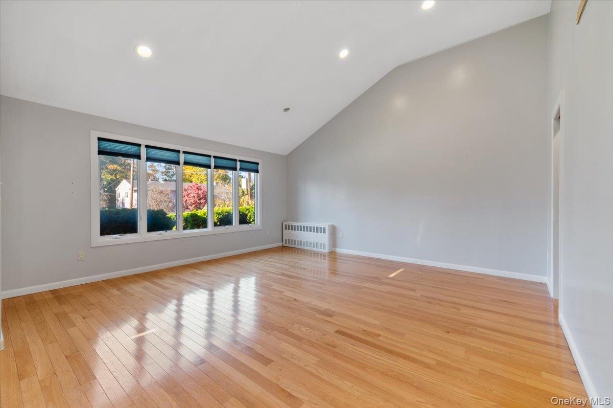 25 Belmont Drive W, Roslyn Heights, NY 11577