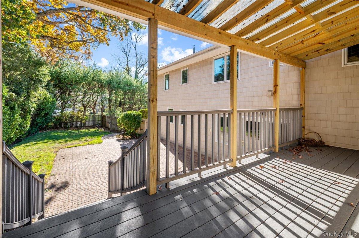 25 Belmont Drive W, Roslyn Heights, NY 11577