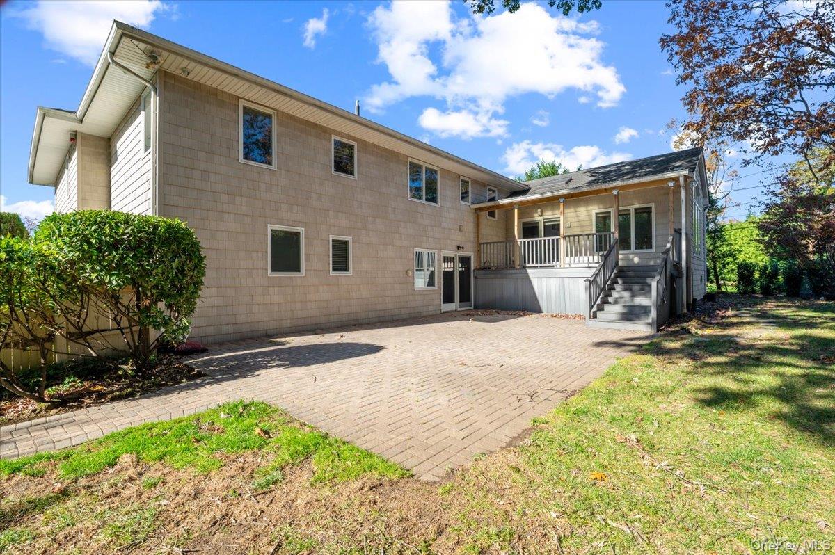 25 Belmont Drive W, Roslyn Heights, NY 11577