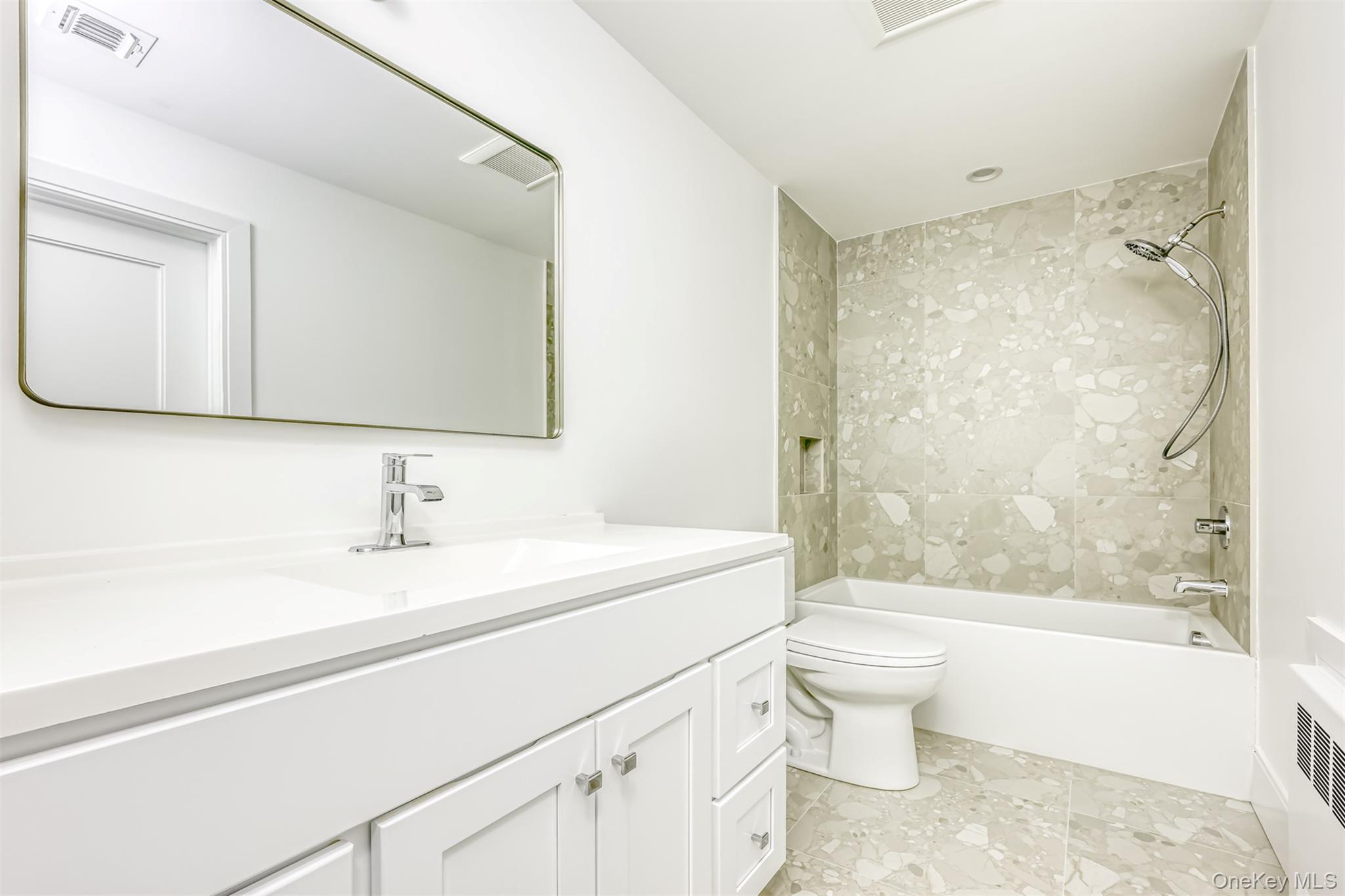 28 Silverwood Circle, Suffern, NY 10901