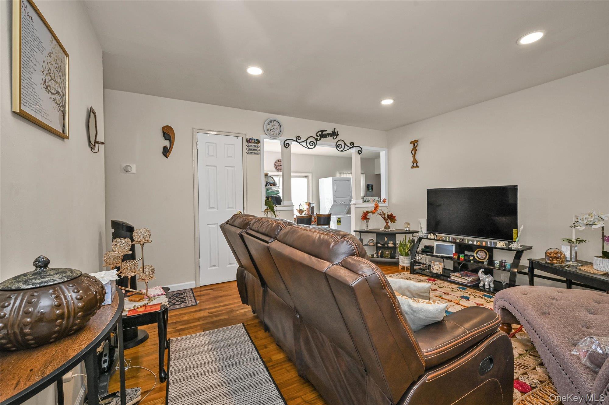 16 E Chestnut Street, Central Islip, NY 11722