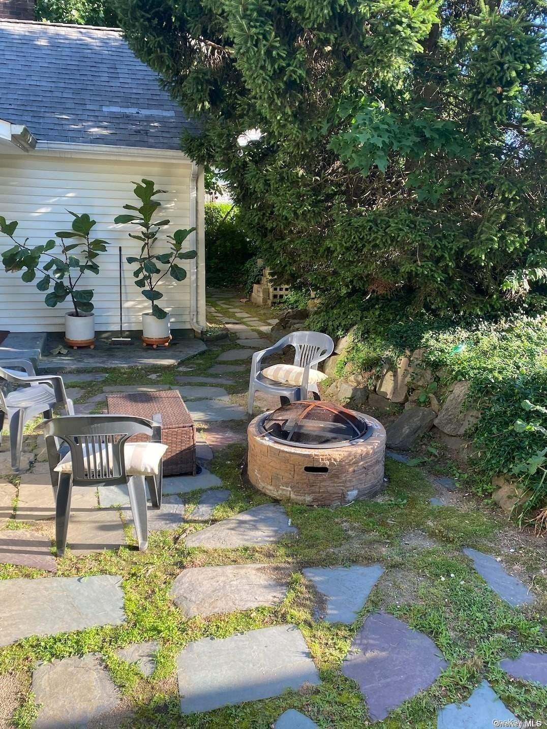 21 Highland Avenue, Glenwood Landing, NY 11547