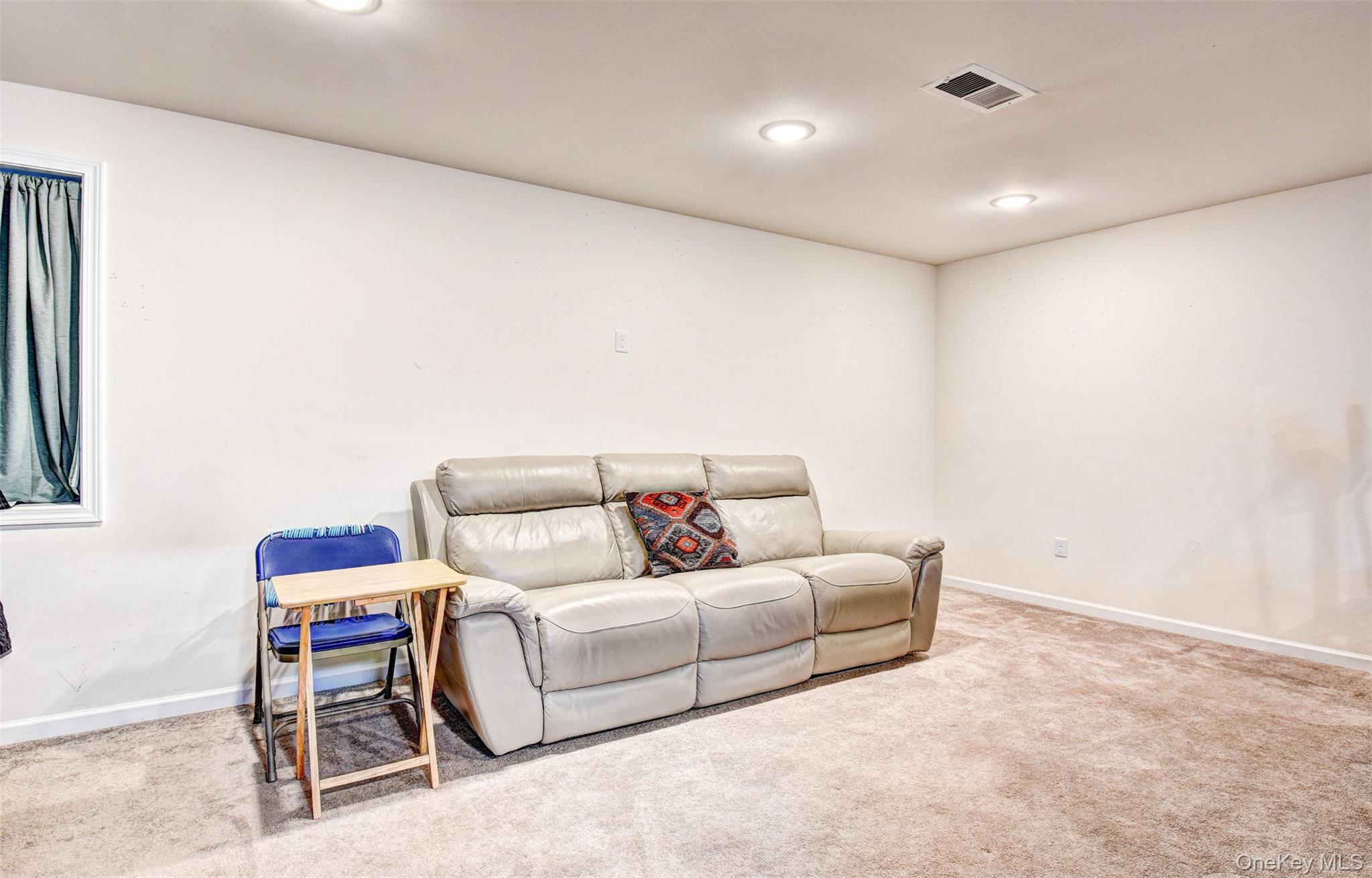 17 Magnolia Park Road, Middletown, NY 10940