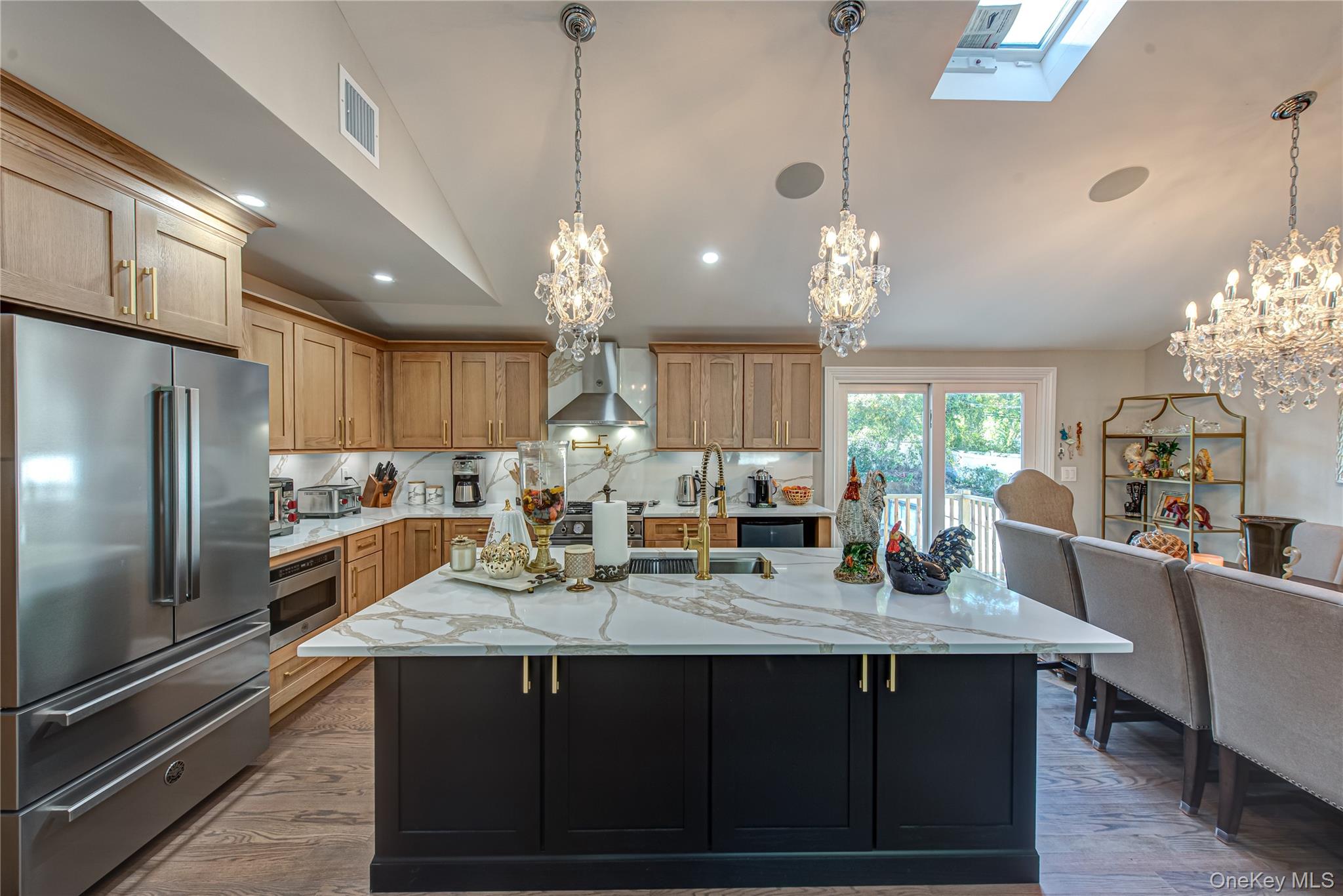 10 Dewey Road, Commack, NY 11725