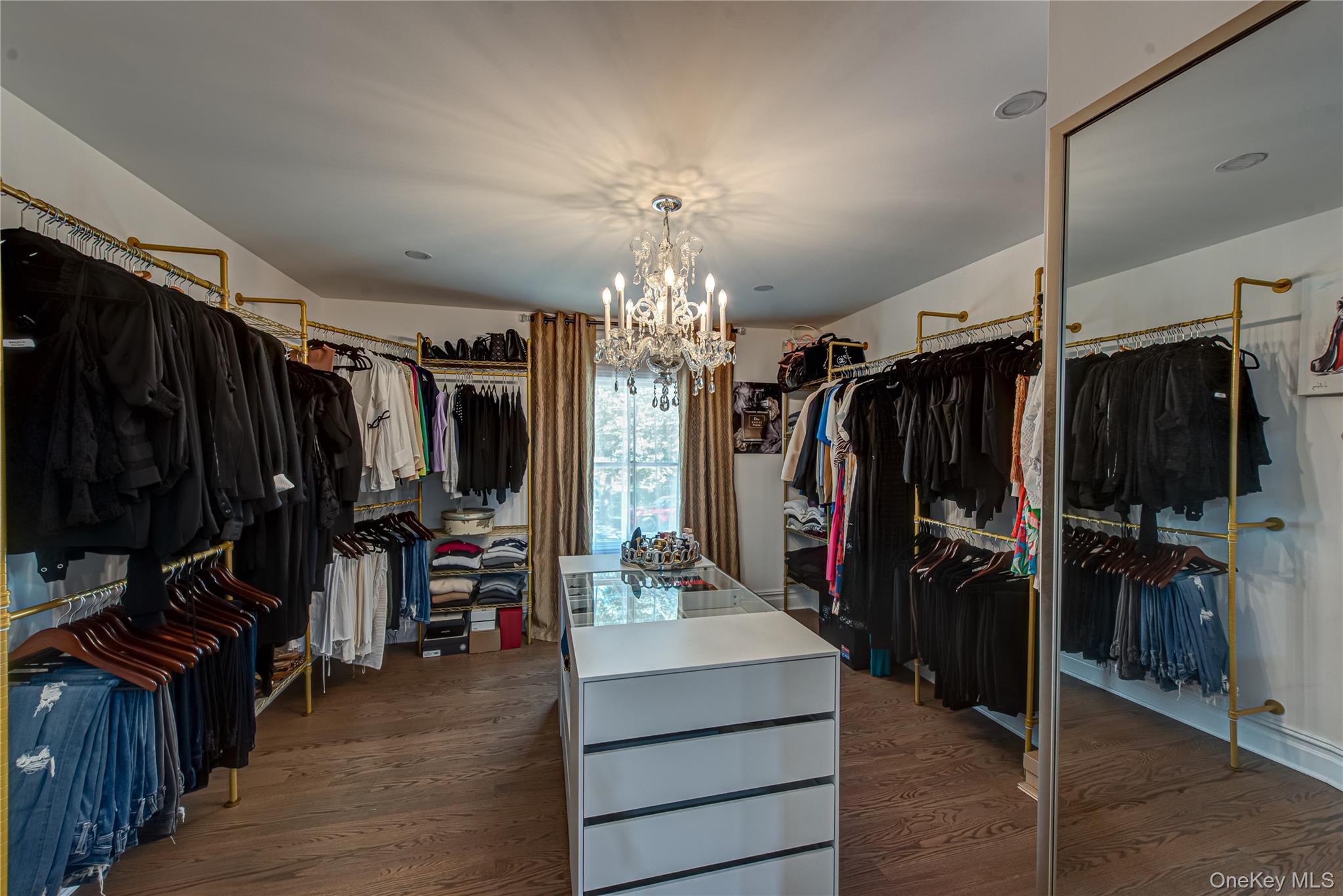 10 Dewey Road, Commack, NY 11725