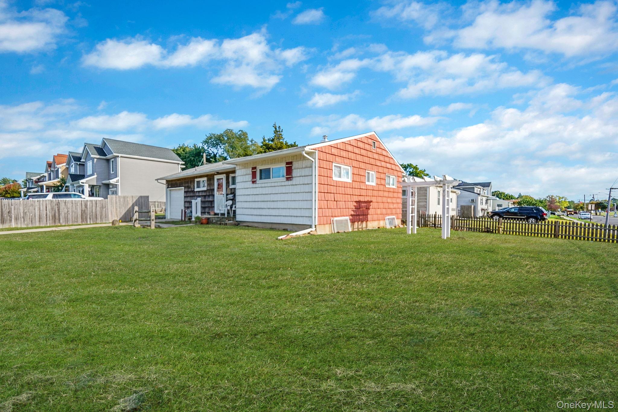 2 Sydney Street, Plainview, NY 11803