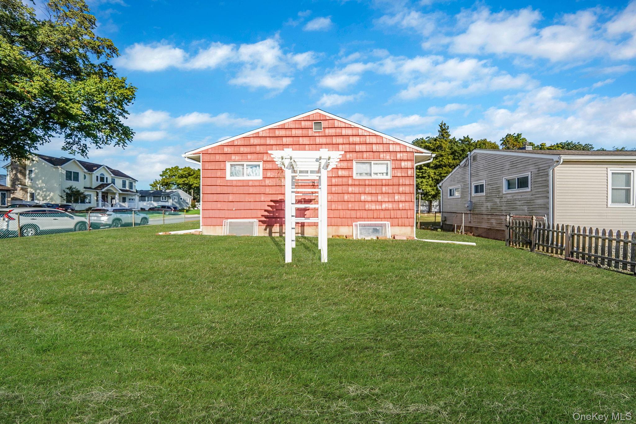 2 Sydney Street, Plainview, NY 11803