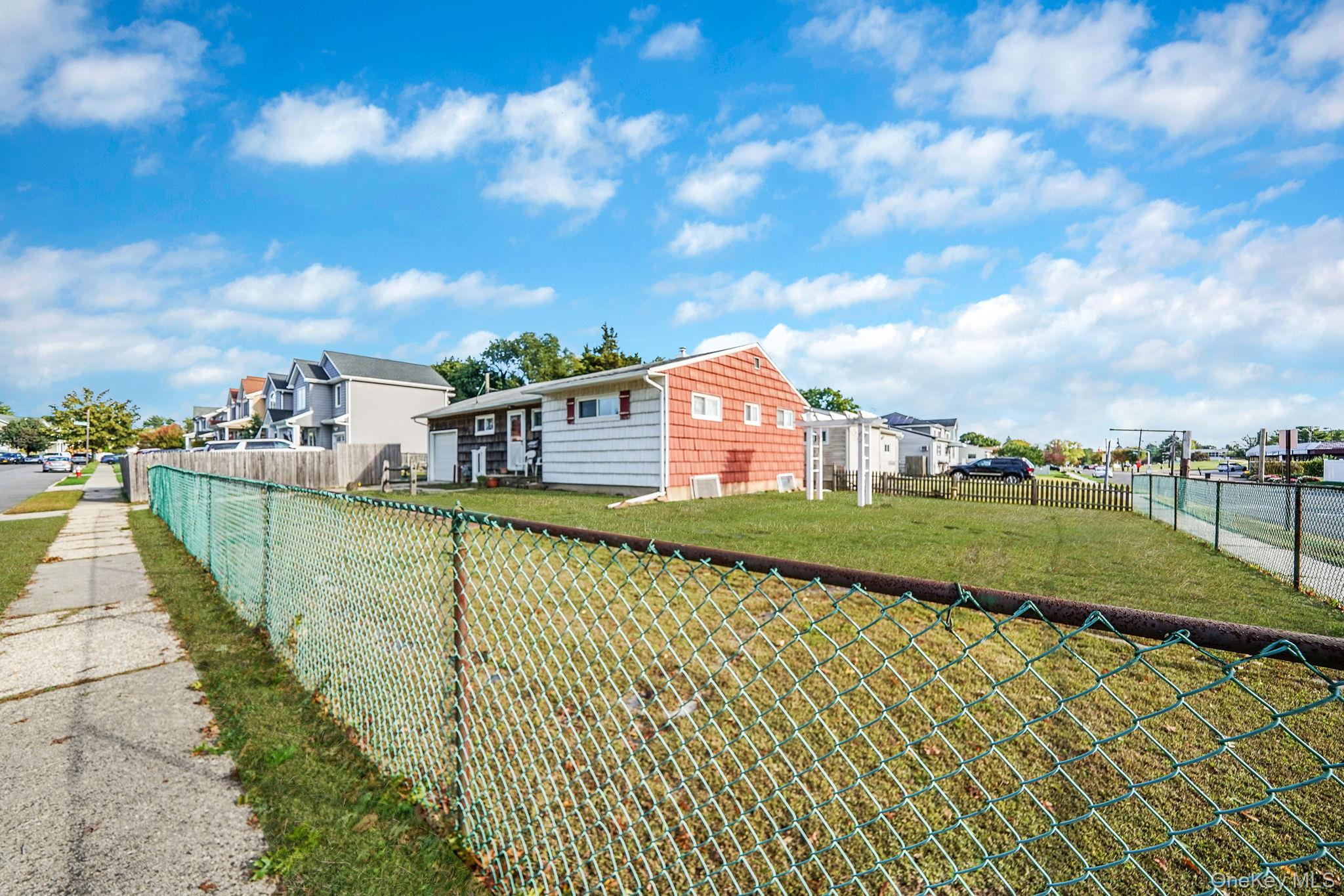 2 Sydney Street, Plainview, NY 11803