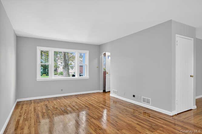 452 Latham Road, Mineola, NY 11501