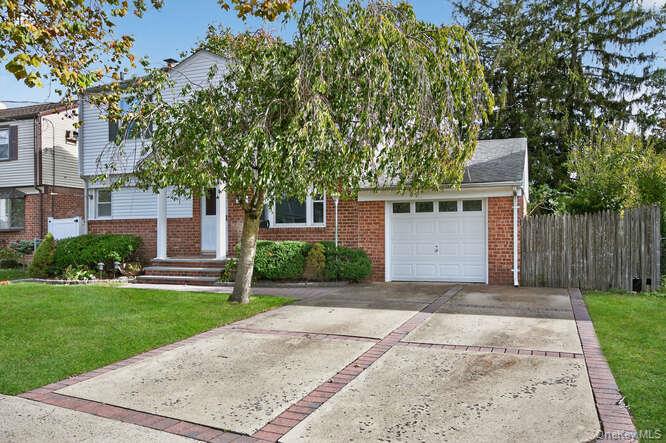 452 Latham Road, Mineola, NY 11501