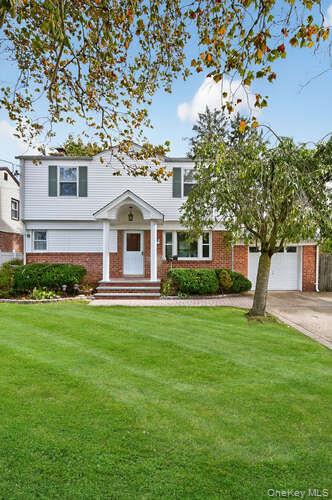 452 Latham Road, Mineola, NY 11501