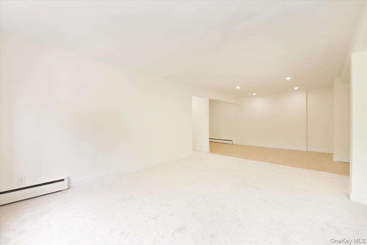 195 S Middle Neck Road # 2-L, Great Neck, NY 11021