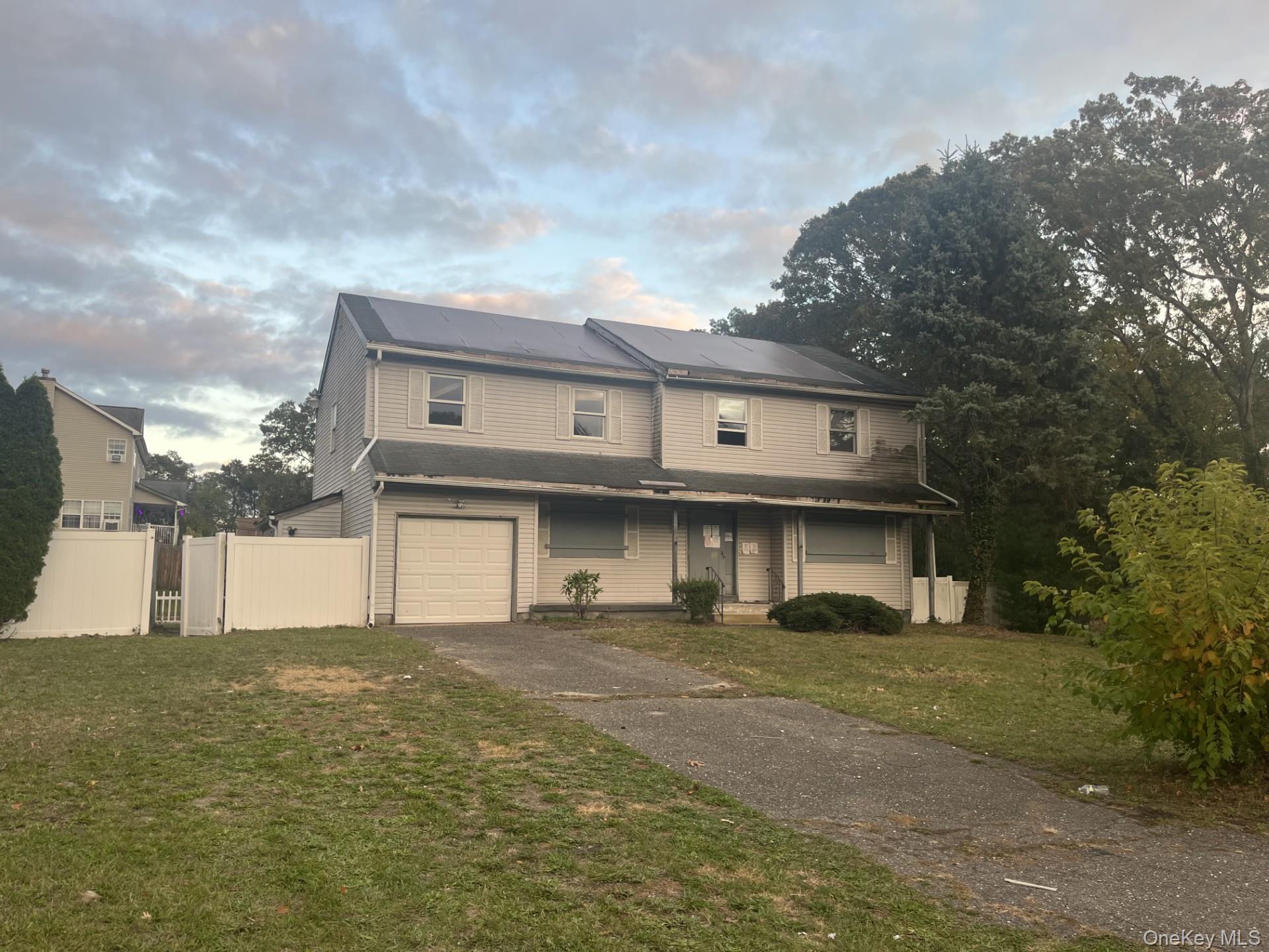 25 Avenue B, Holbrook, NY 11741