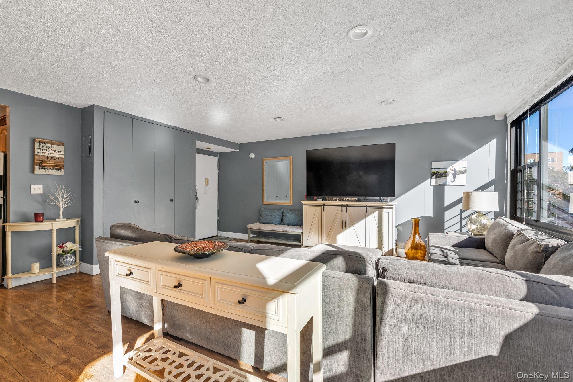 162-11 9th ave # 3D, Beechhurst, NY 11357