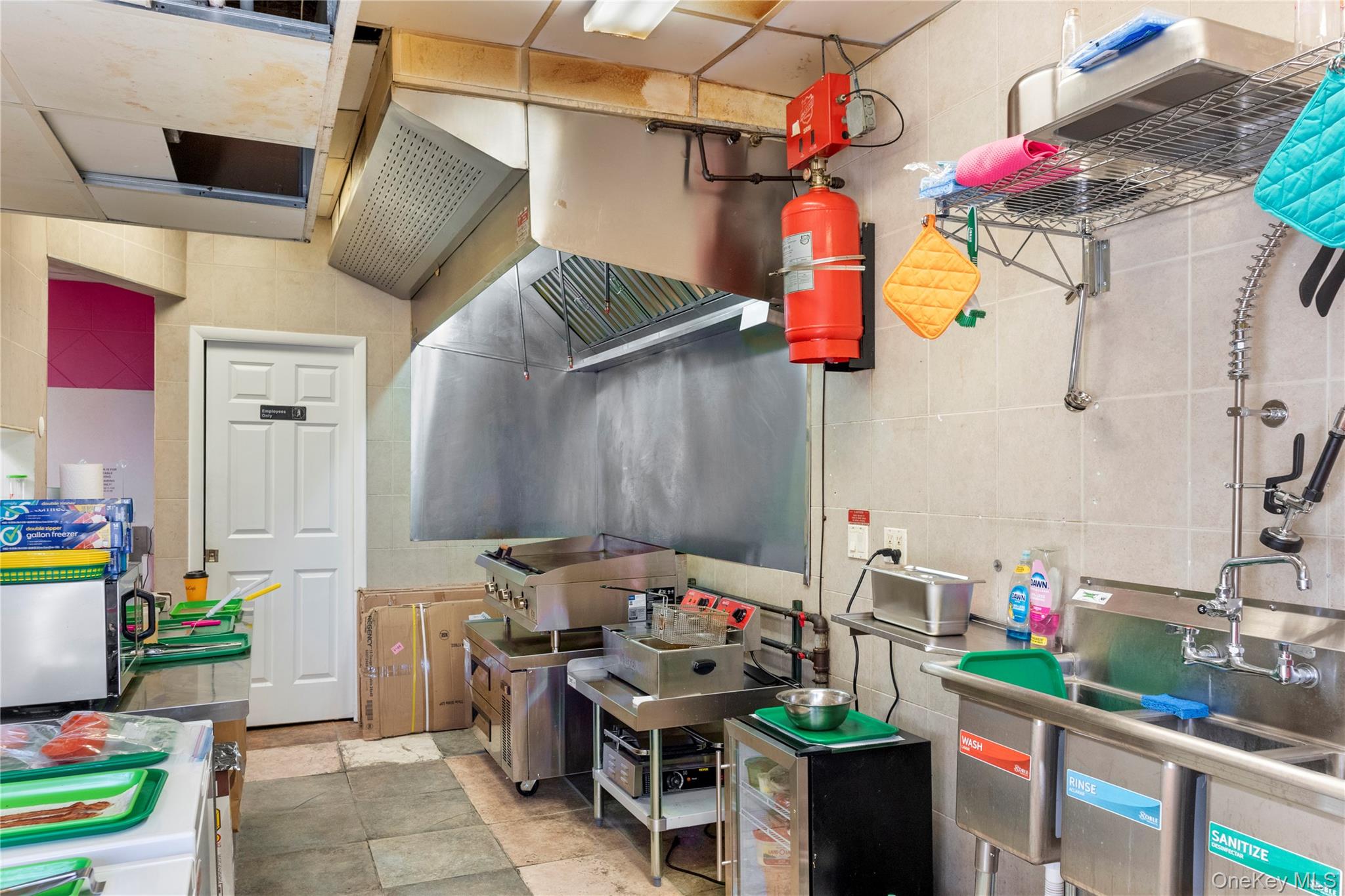 80 Bayville Avenue, Bayville, NY 11709