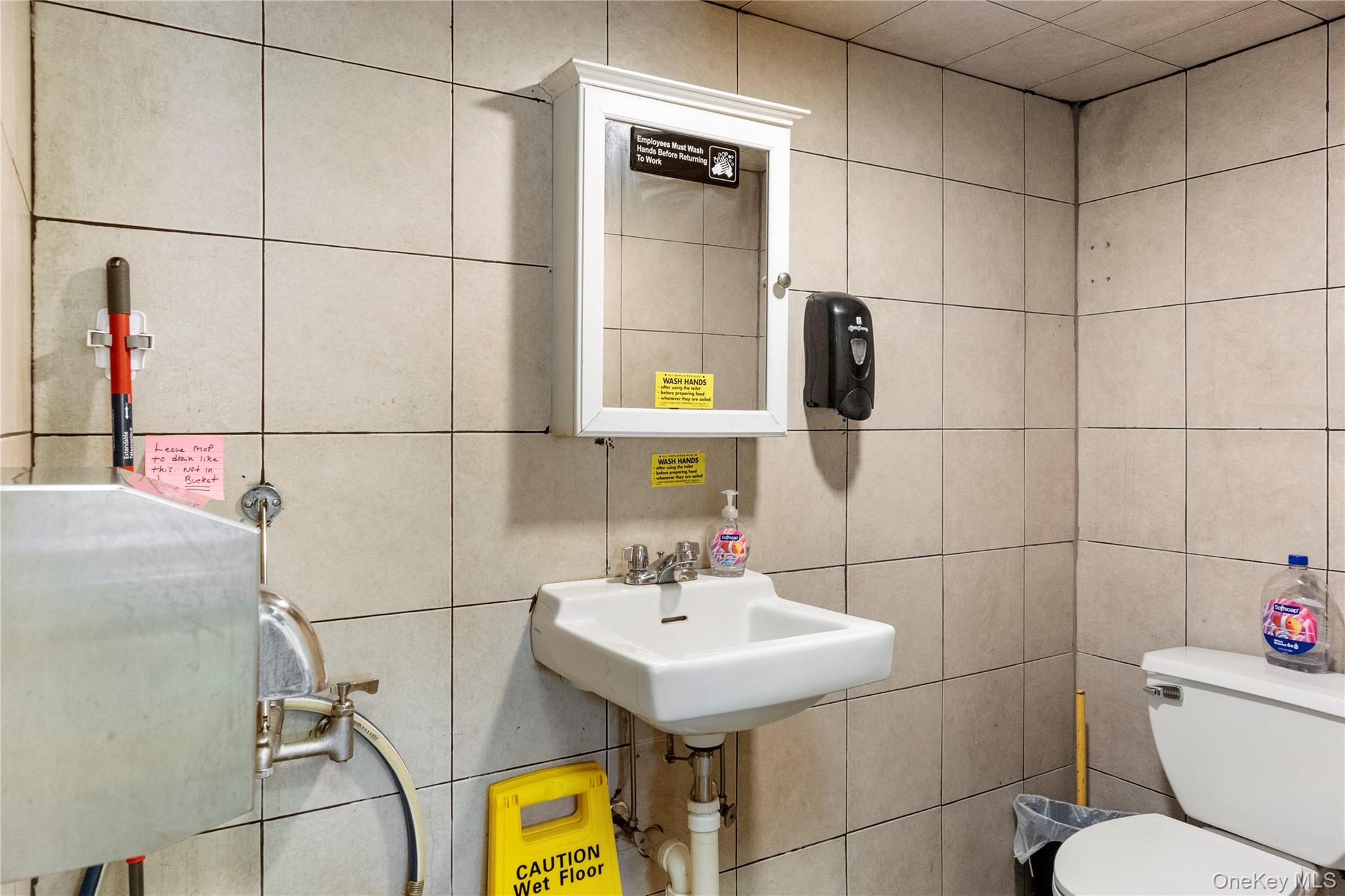 80 Bayville Avenue, Bayville, NY 11709