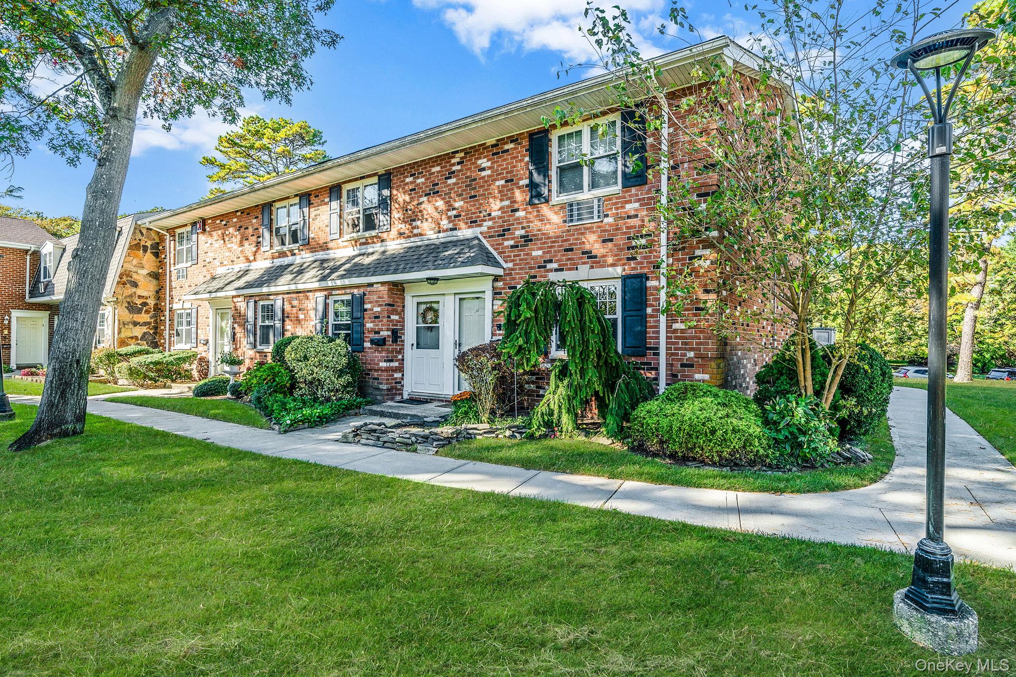 14 Glen Hollow Drive # E 1, Holtsville, NY 11742