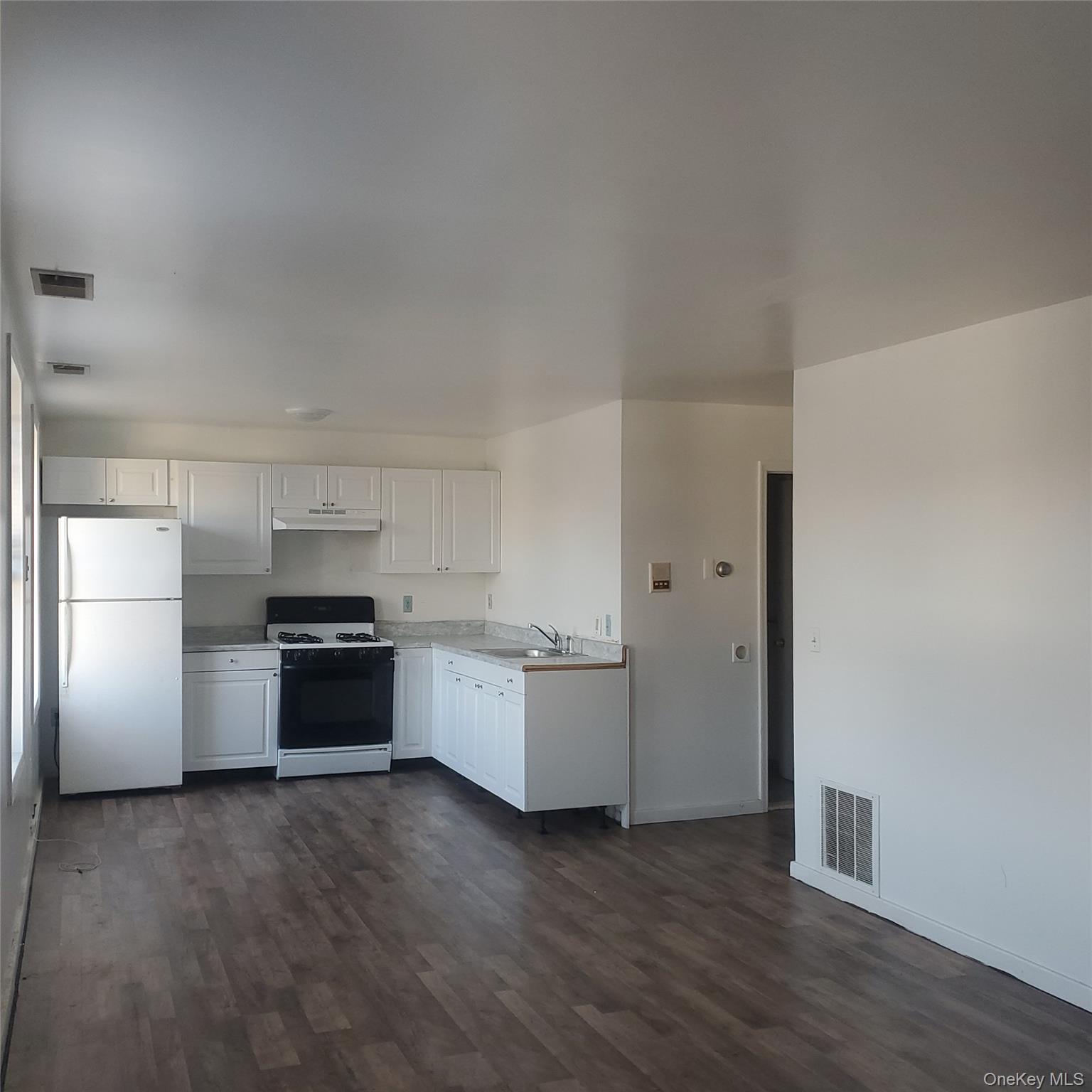 8 Main Street, Chester, NY 10918