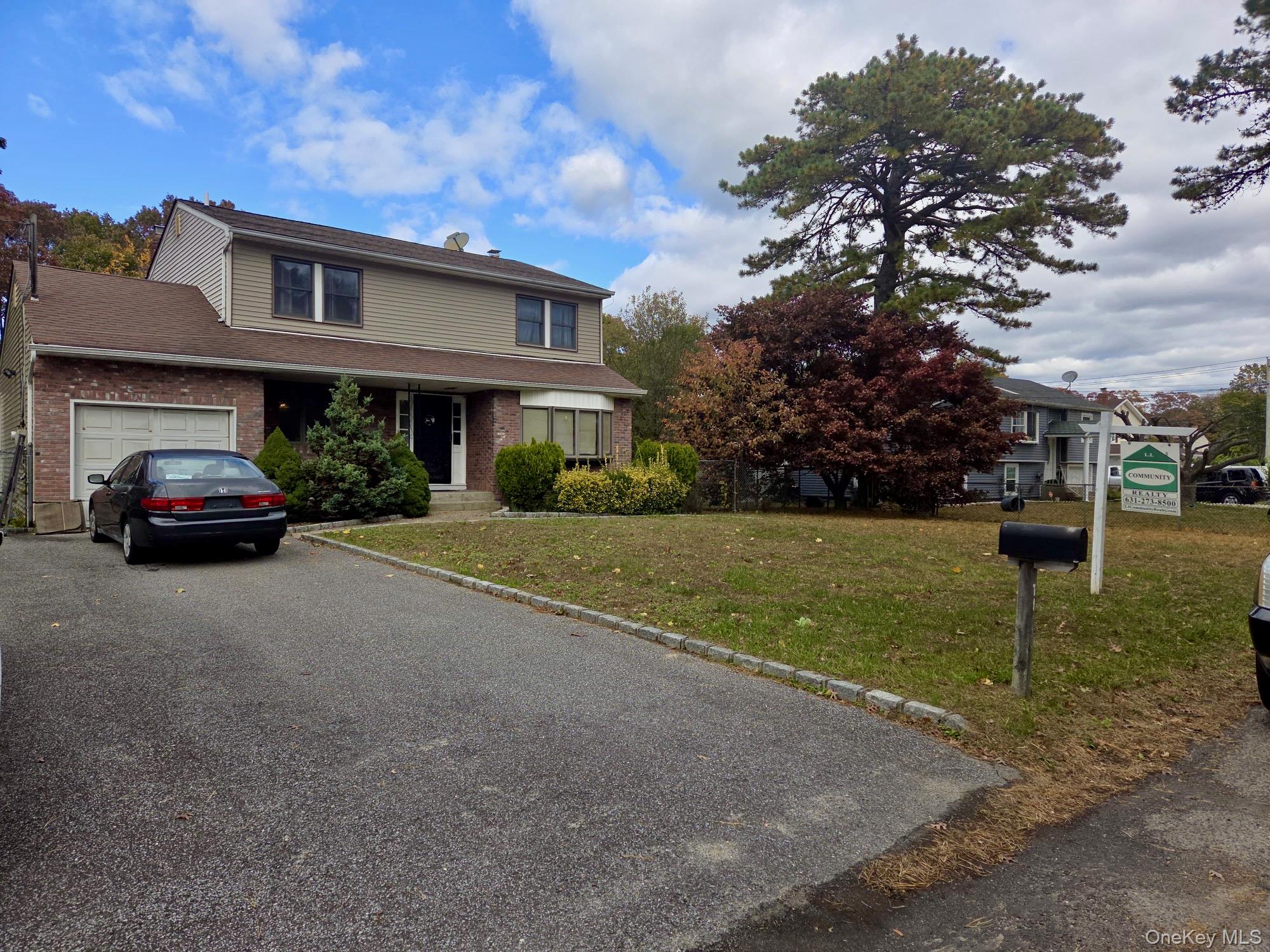 71 Banana Street, Central Islip, NY 11722
