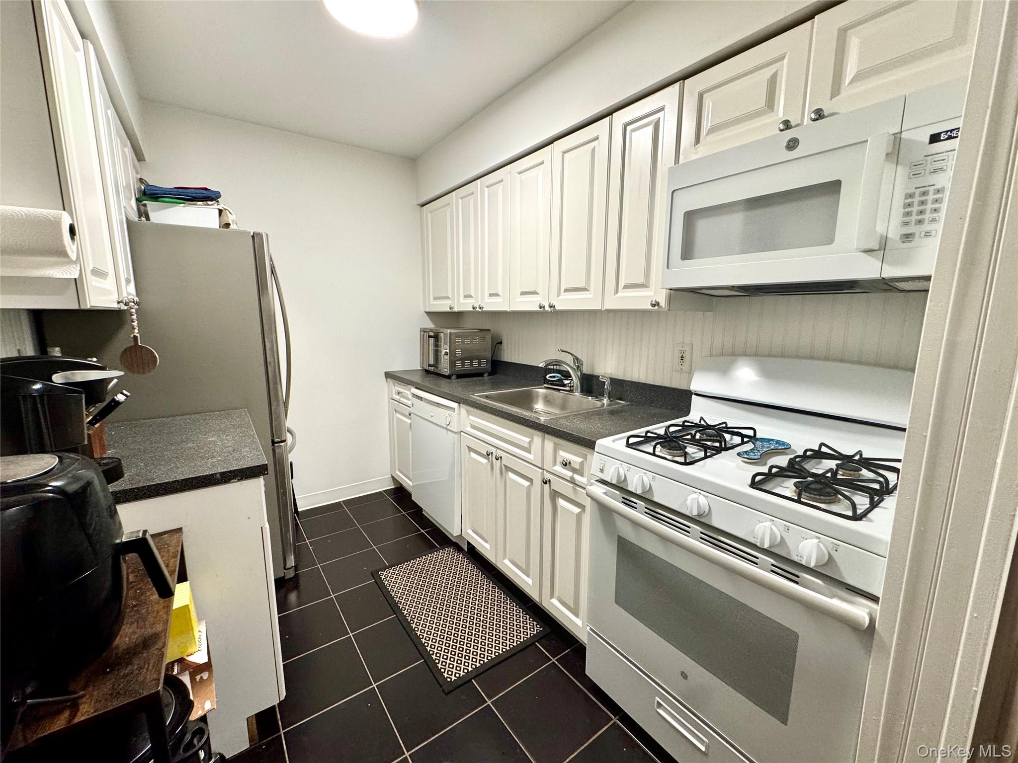 49 Pointe Circle S # 49, Coram, NY 11727