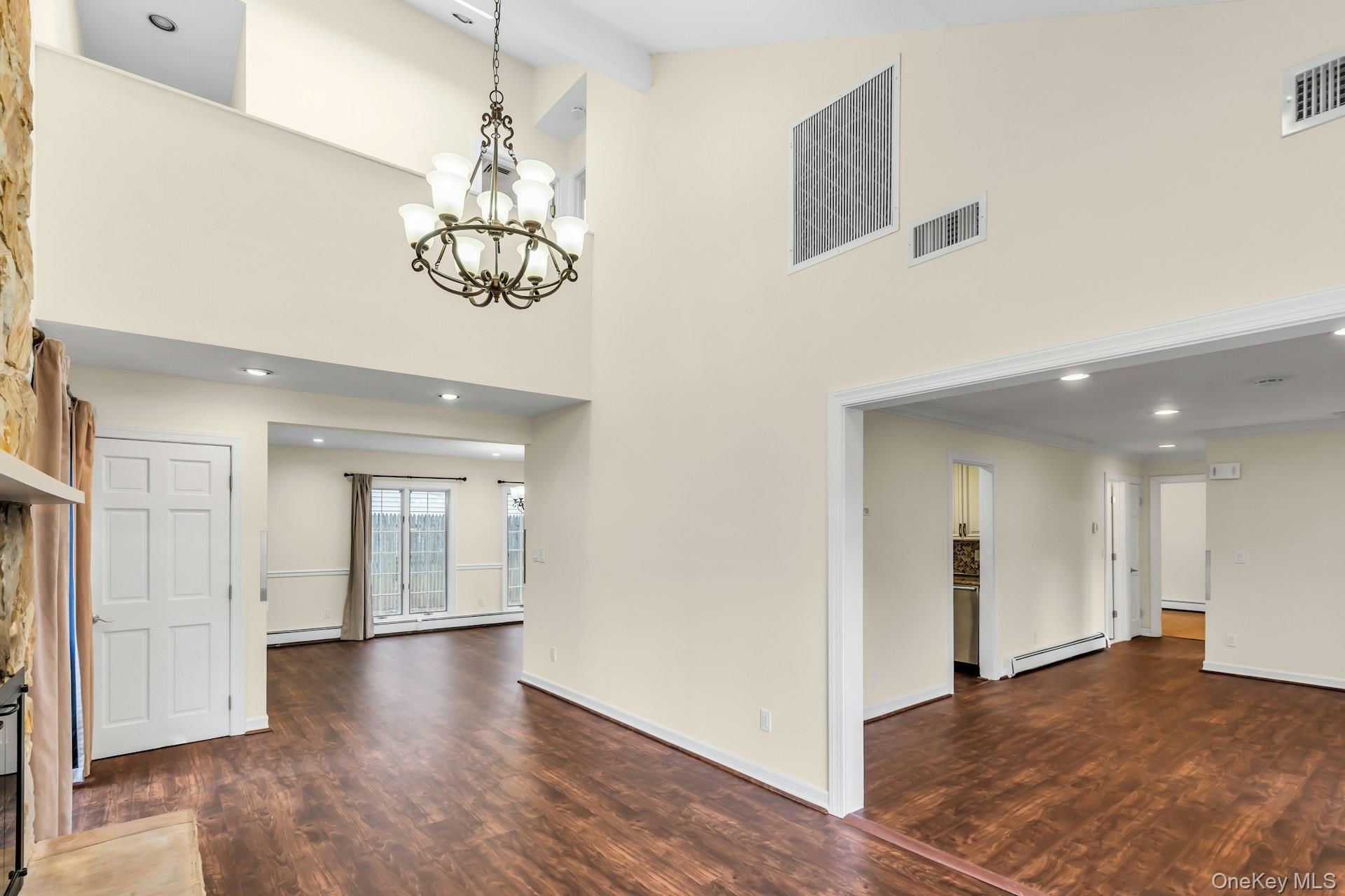 4 Greenway Drive, Syosset, NY 11791