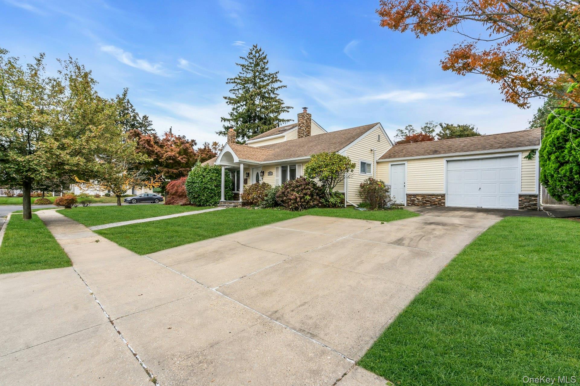 4 Greenway Drive, Syosset, NY 11791