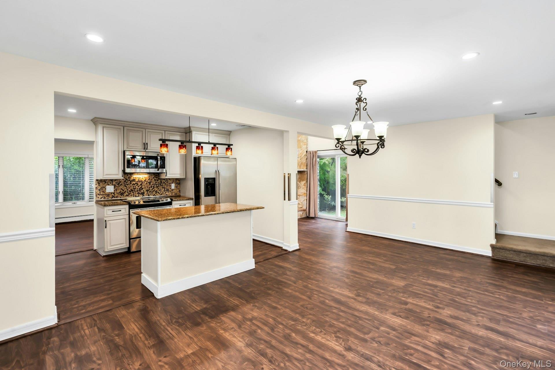 4 Greenway Drive, Syosset, NY 11791